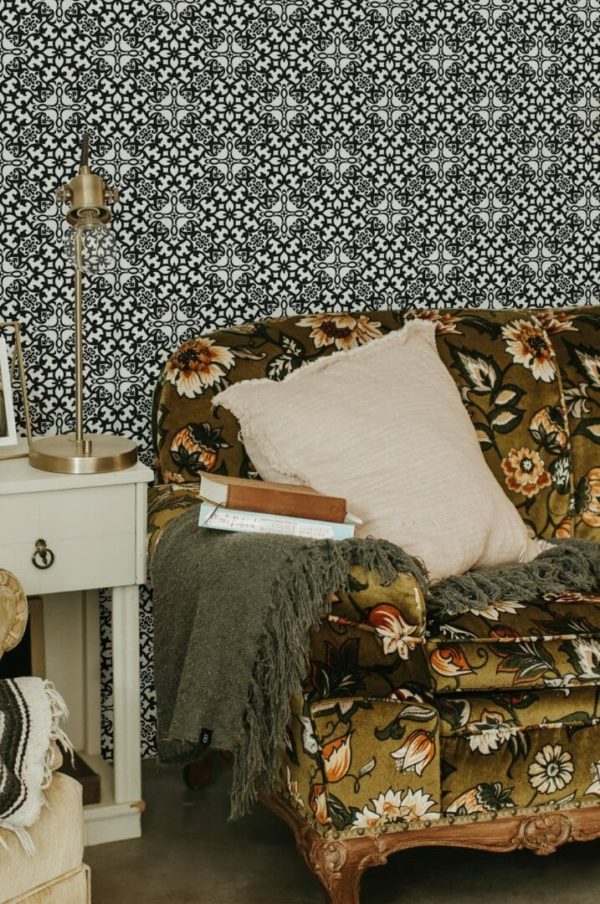 Black and white eclectic unpasted traditional wallpaper