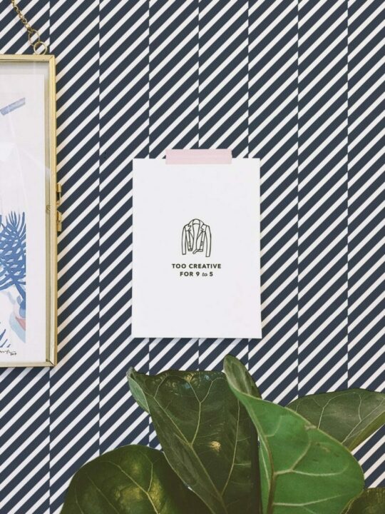 Diagonal broken lines removable wallpaper