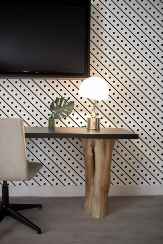 Diagonal dotted line temporary wallpaper