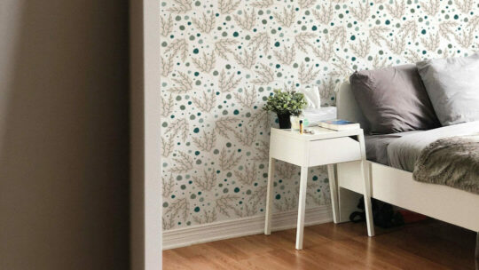 Leaf and dots wallpaper for walls