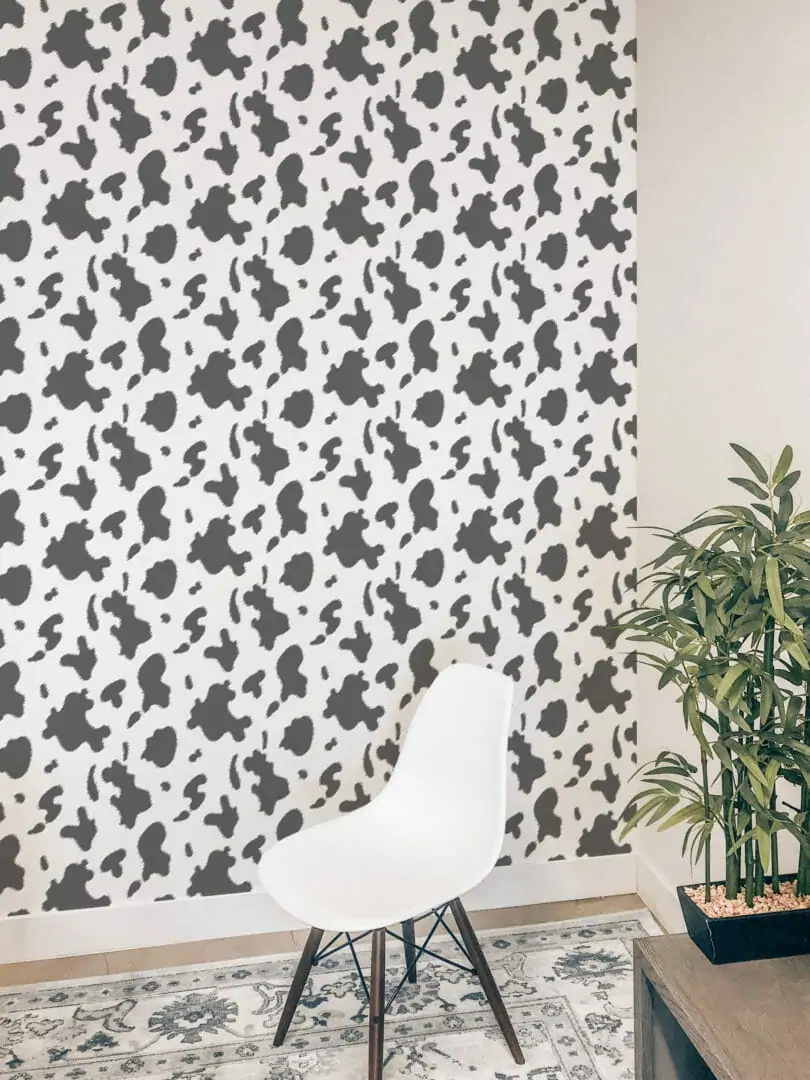 AMIYA Cow Print Peel and Stick Wallpaper 17.7 X 120 Black and