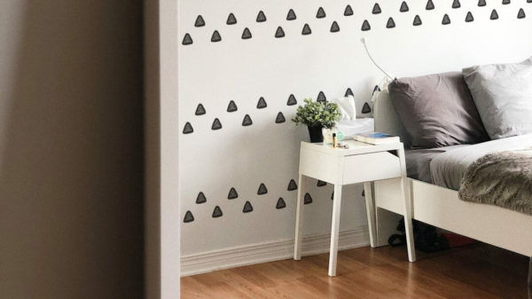 Horizontal triangle stripe stick on wallpaper