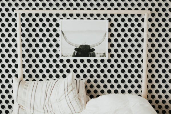 Black and white retro dots sticky wallpaper