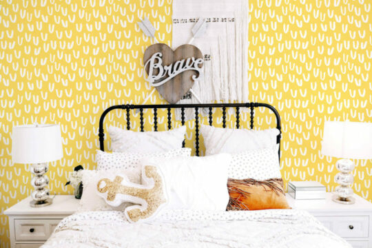 "U" pattern peel and stick wallpaper