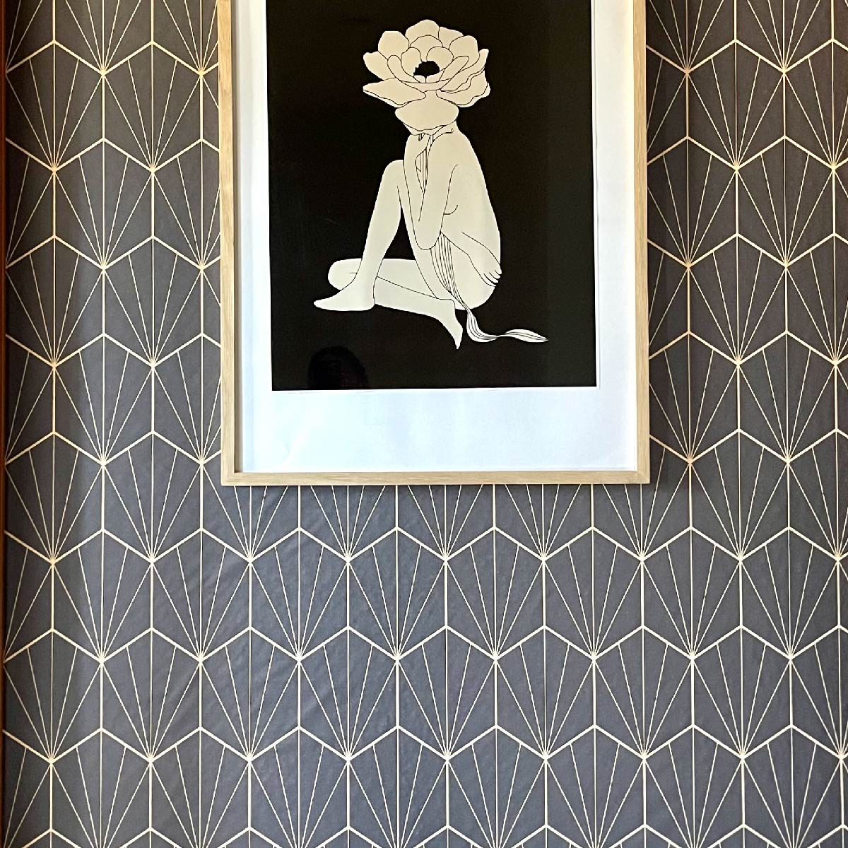 How AI Digital Artists Can Choose the Right Dropshipping Supplier for Their Wallpaper Business