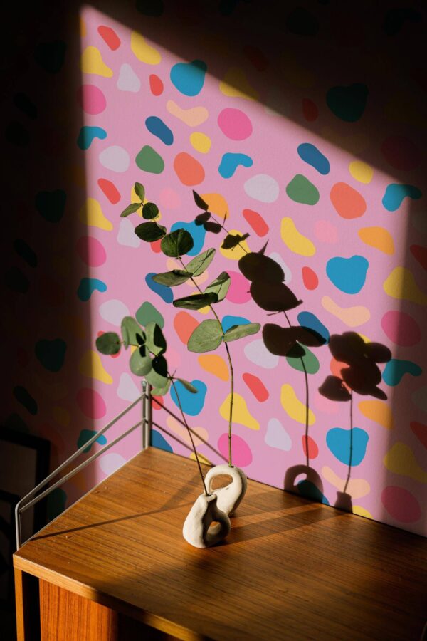 Mid-century style living room decorated with Abstract shapes peel and stick wallpaper