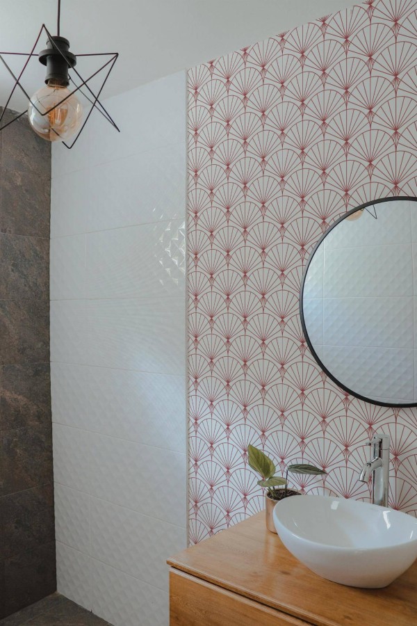 Modern style bathroom decorated with Art deco shell peel and stick wallpaper