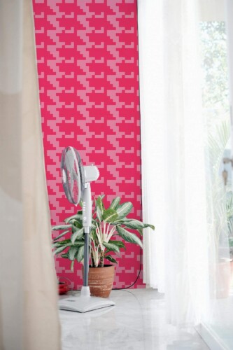 Minimal style living room decorated with Big houndstooth peel and stick wallpaper