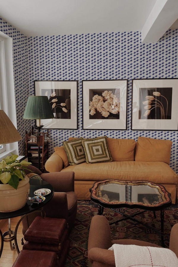 Mid-century eclectic style living room decorated with Blue and gray cube peel and stick wallpaper