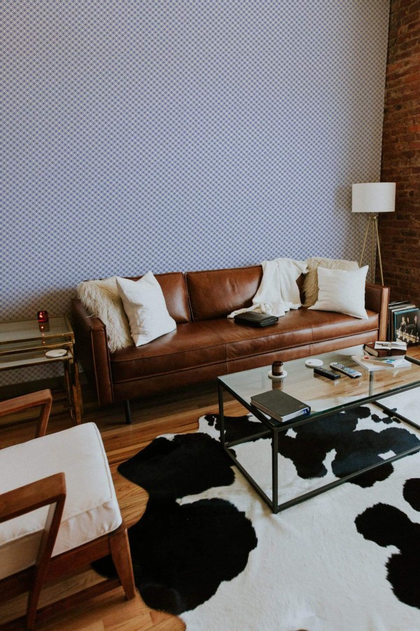Mid-century modern style living room decorated with Blue geometric Floral peel and stick wallpaper