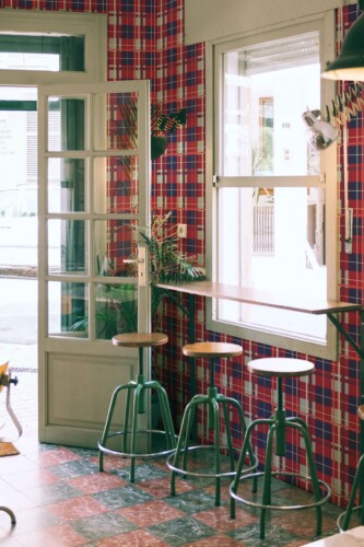 Traditional wallpaper style of Burgundy Brilliance Array