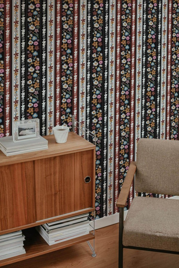 Mid-century style living room decorated with Floral striped peel and stick wallpaper