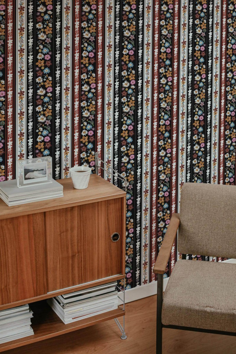 Mid-century style living room decorated with Floral striped peel and stick wallpaper