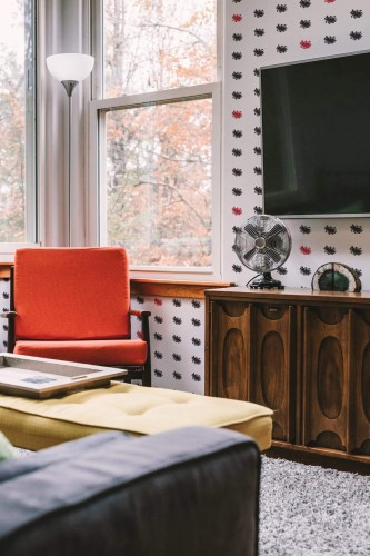 Rustic style living room decorated with Floral with red accent peel and stick wallpaper