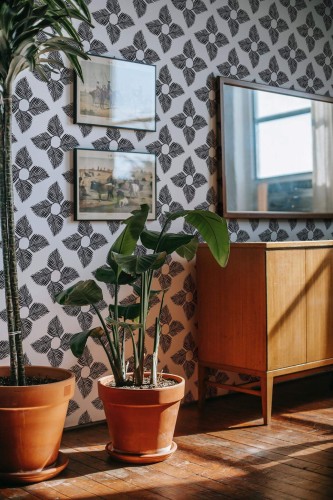 Mid-century modern style living room decorated with Geometric leaf peel and stick wallpaper