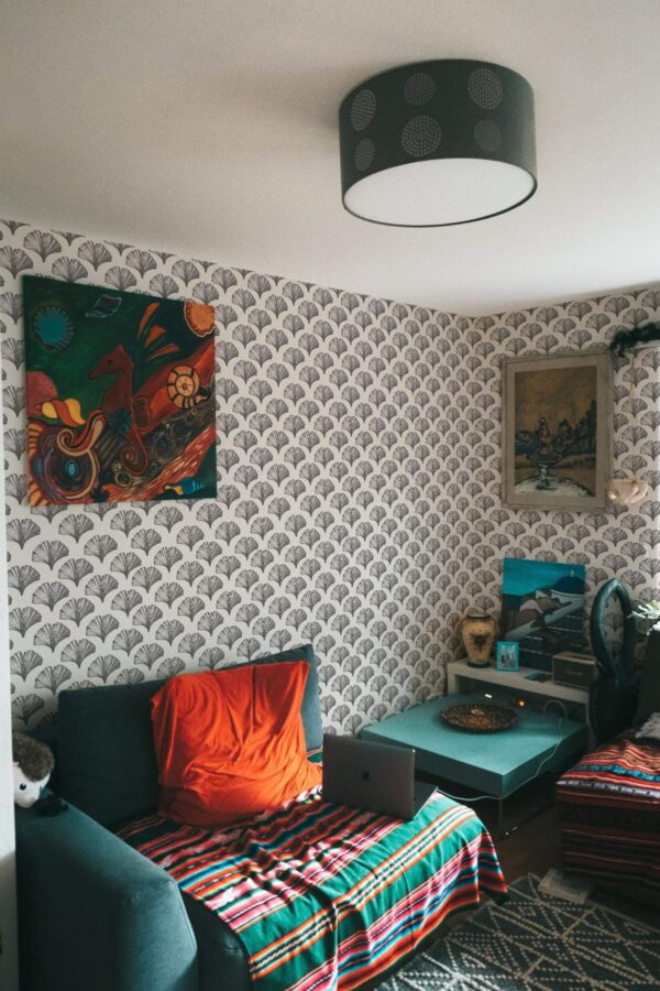 Rustic eclectic style living room decorated with Ginkgo leaf peel and stick wallpaper