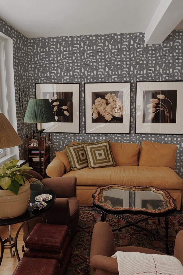 Mid-century eclectic style living room decorated with Line art pattern peel and stick wallpaper