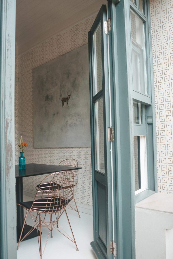 Minimal coastal style cafe decorated with Minimalist Geometric peel and stick wallpaper