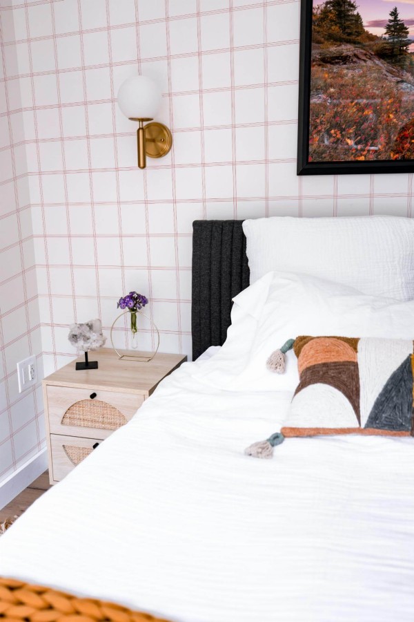 Modern style bedroom decorated with Minimalist plaid peel and stick wallpaper