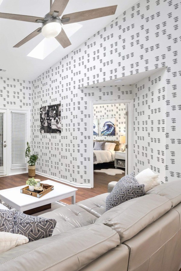 Coastal scandinavian style living room and bedroom decorated with Minimalistic crisscross peel and stick wallpaper