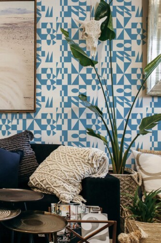 Scandinavian style living room decorated with Modernism geometric peel and stick wallpaper