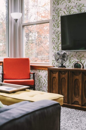 Rustic style living room decorated with Snowdrop peel and stick wallpaper