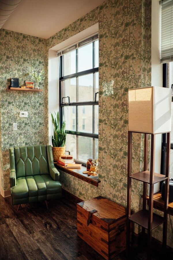 Mid-century style living room decorated with Tropical gardens of Jaipur peel and stick wallpaper