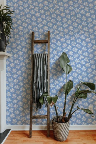 Scandinavian style living room decorated with White floral peel and stick wallpaper