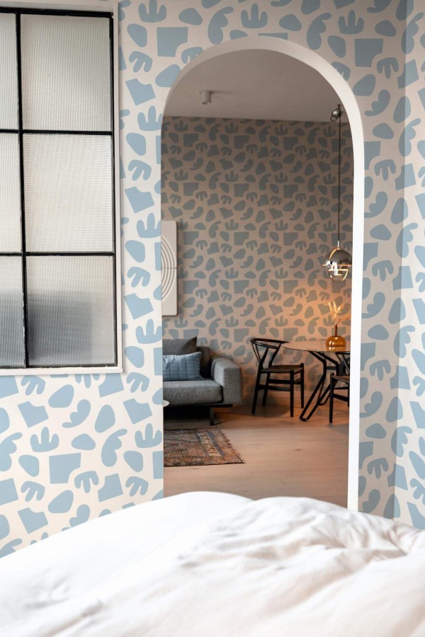 Modern scandinavian style living room decorated with Abstract shapes peel and stick wallpaper
