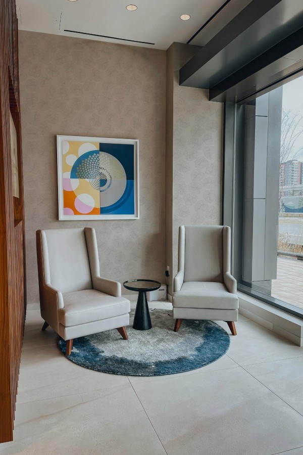 Mid-century-modern style living room decorated with Beige tropical leaf peel and stick wallpaper