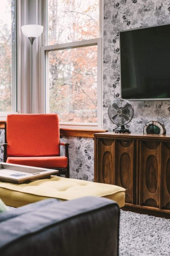 Rustic style living room decorated with Black and white rose peel and stick wallpaper
