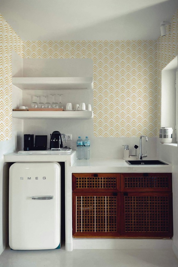 Rustic minimal style kitchen decorated with Chevron arrows peel and stick wallpaper