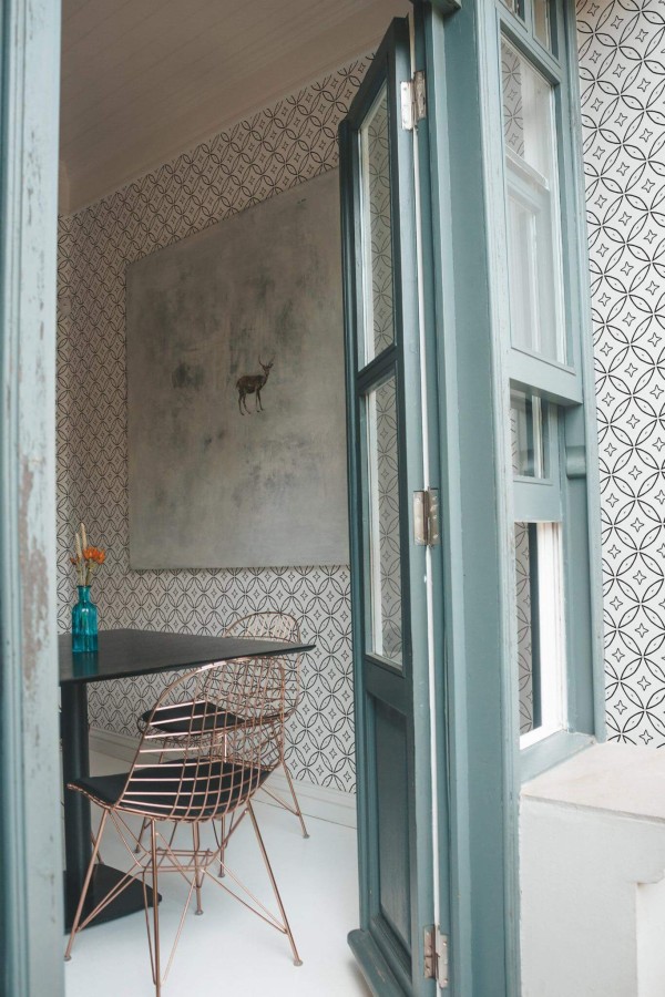 Minimal coastal style cafe decorated with Geometric circle ornament peel and stick wallpaper