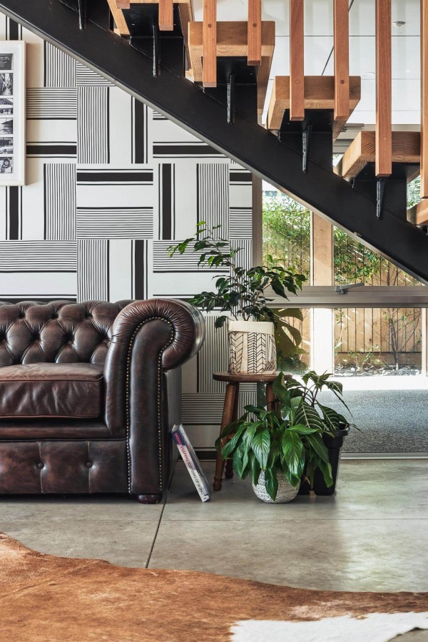 Traditional style entryway decorated with Geometric stripes peel and stick wallpaper