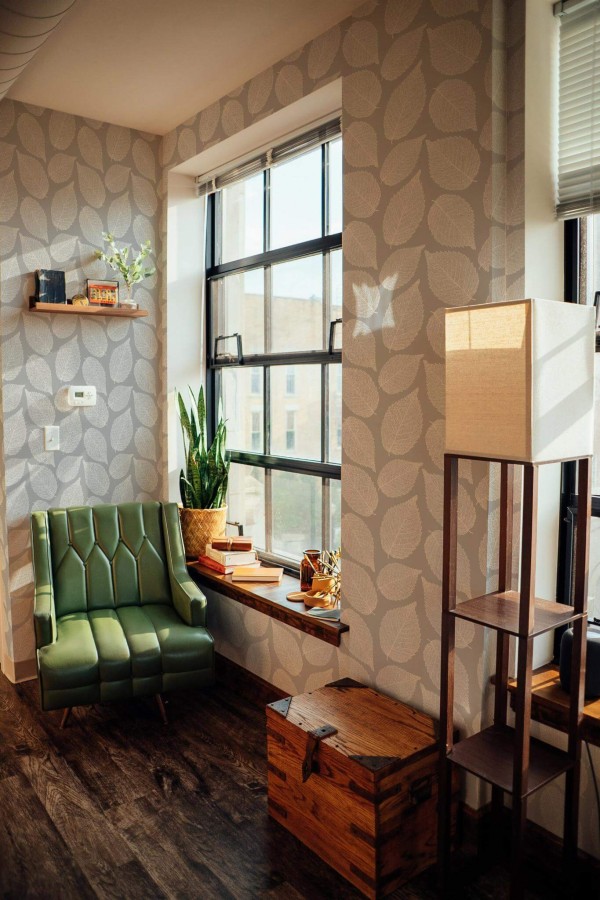 Mid-century style living room decorated with Gray and white leaf peel and stick wallpaper