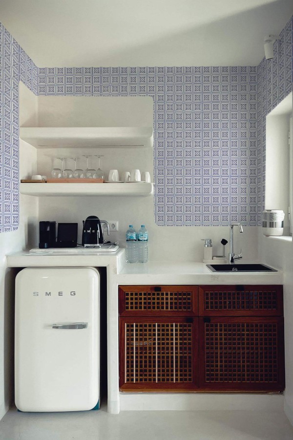 Rustic minimal style kitchen decorated with Italian tile peel and stick wallpaper