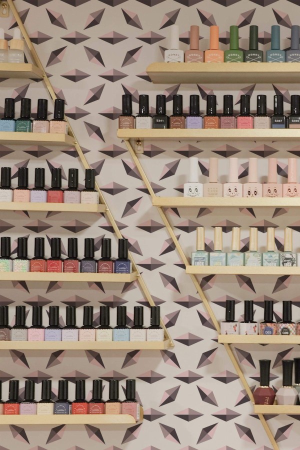 Scandinavian style beauty salon decorated with Pink and gray diamond peel and stick wallpaper