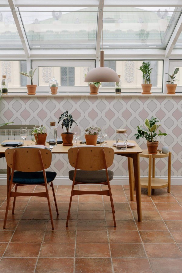MId-century modern style dining room on a balcony decorated with Retro ogee peel and stick wallpaper