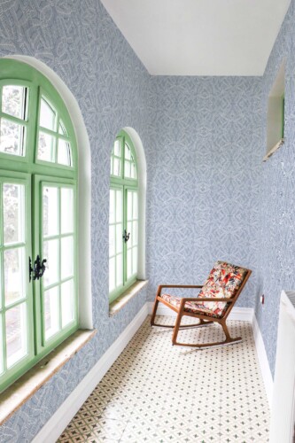 Elegant blue self-adhesive wallpaper in geometric deco design by Fancy Walls