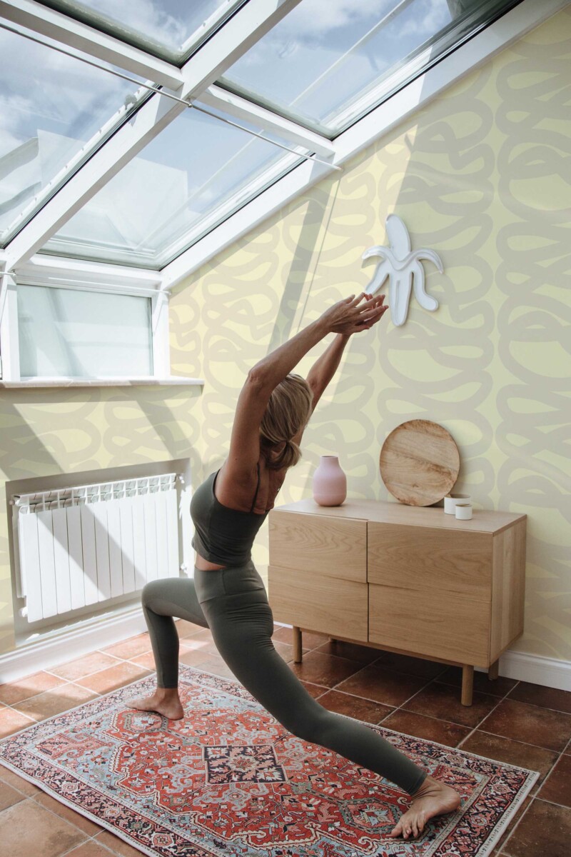 Traditional wallpaper with neutral minimalist pattern by Fancy Walls Neutral Gym