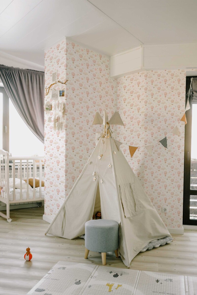 Fancy Walls removable wallpaper showing watercolor beige balloons floating softly to create a peaceful baby room atmosphere.