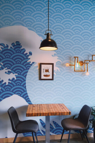Tranquil Chinoiserie Wave peel and stick wall mural with large ocean wave and scallop pattern in blue tones, perfect for bathroom décor