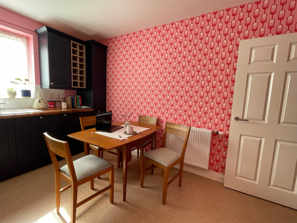 Pink Retro peel and stick wallpaper installed in kitchen - review picture submitted by Jurgis