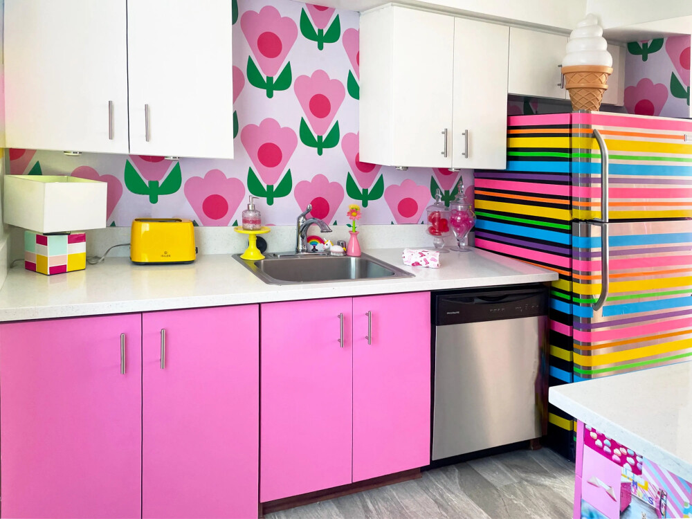 Pink flowers peel and stick wallpaper installed in kitchen - review picture submitted by Jurgis