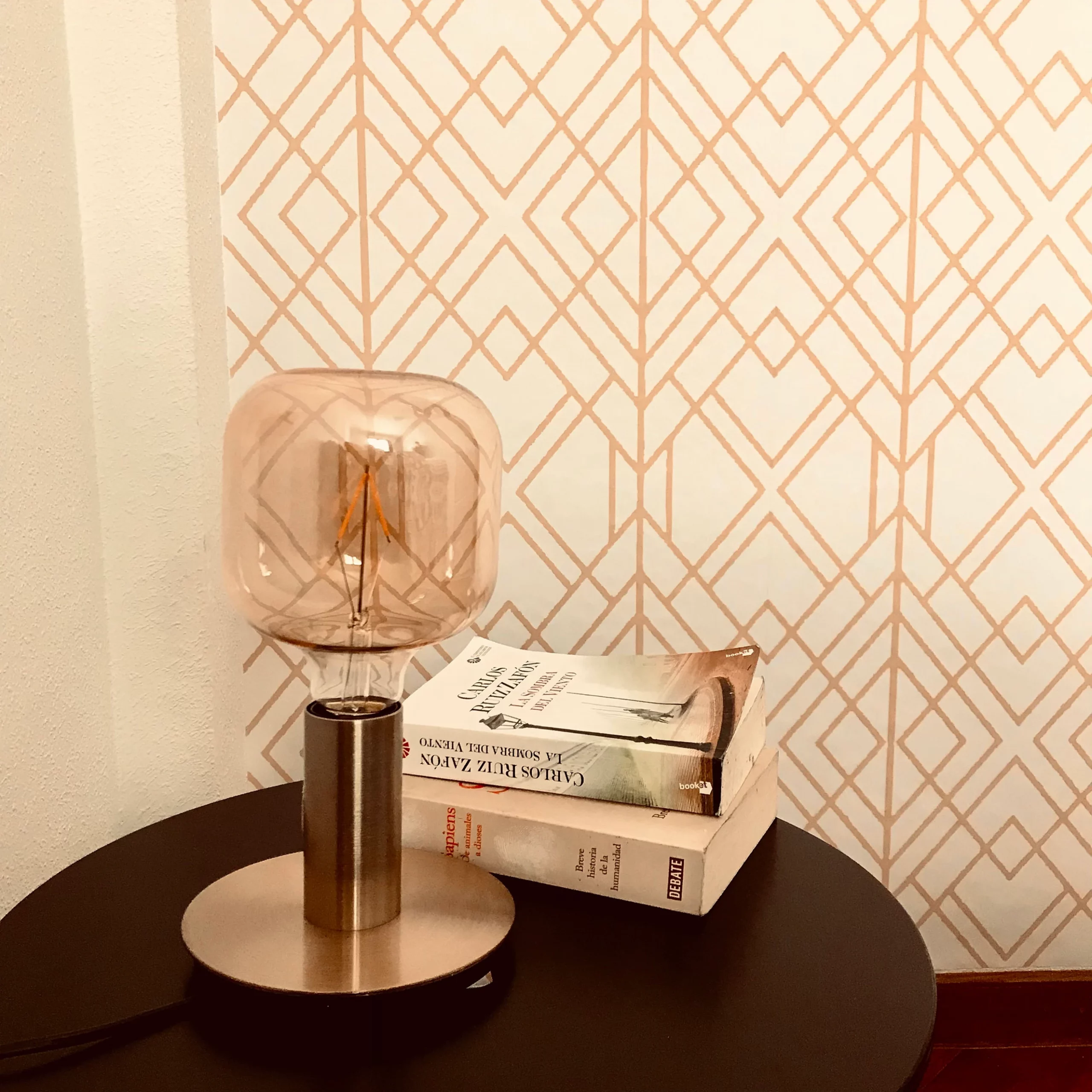 Art Deco Diamond Pattern Wallpaper for Walls | Golden Geo