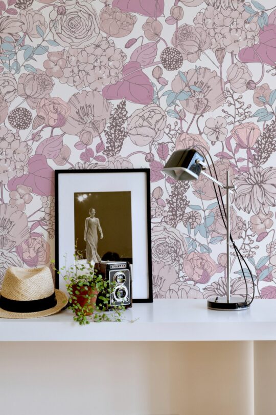 Seamless pink floral wallpaper for walls