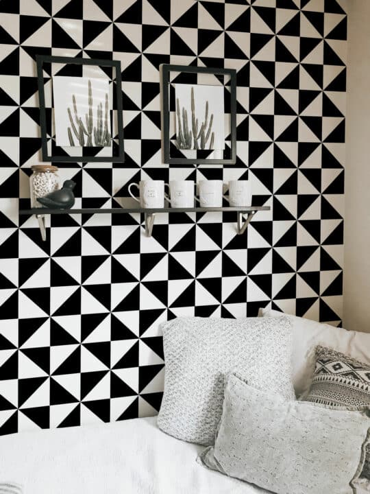 Black and white triangle wallpaper for walls