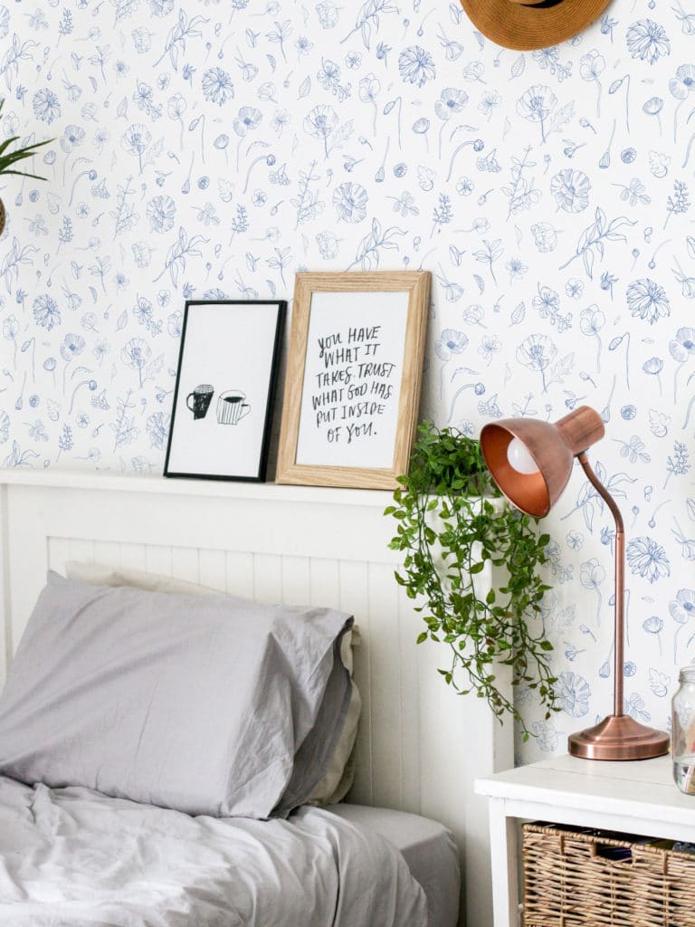 Blue and white floral pattern wallpaper - Peel and Stick Removable