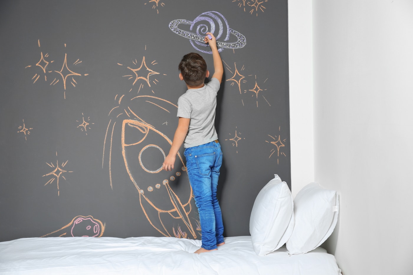 peel and stick chalkboard in kids bedroom