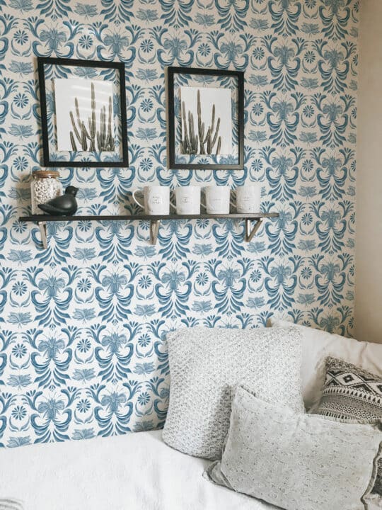 Blue vintage floral wallpaper for walls